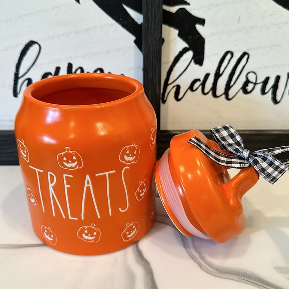 🎃Rae Dunn TREATS Canister - Picture 4 of 6